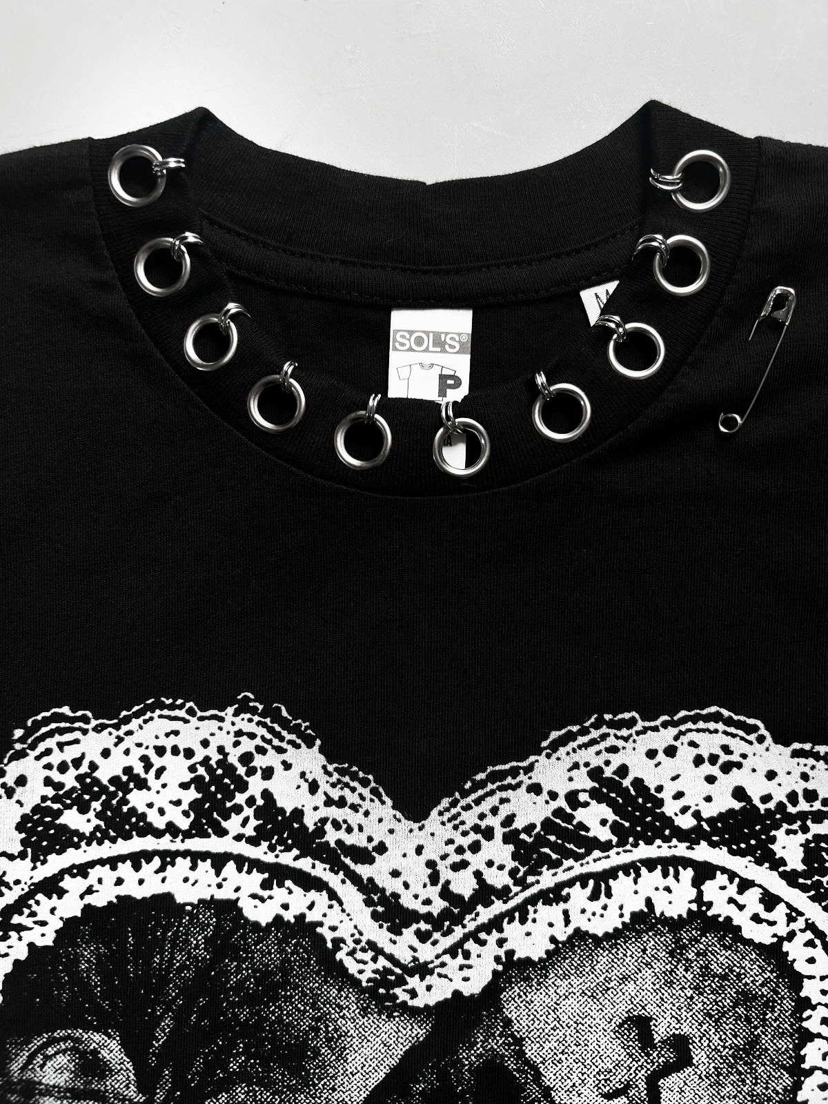1/1 PIERCED CEMETERY BABY TEE - M