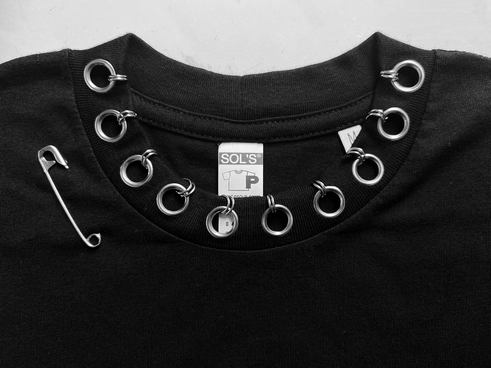 1/1 PIERCED RUNT BABY TEE - M