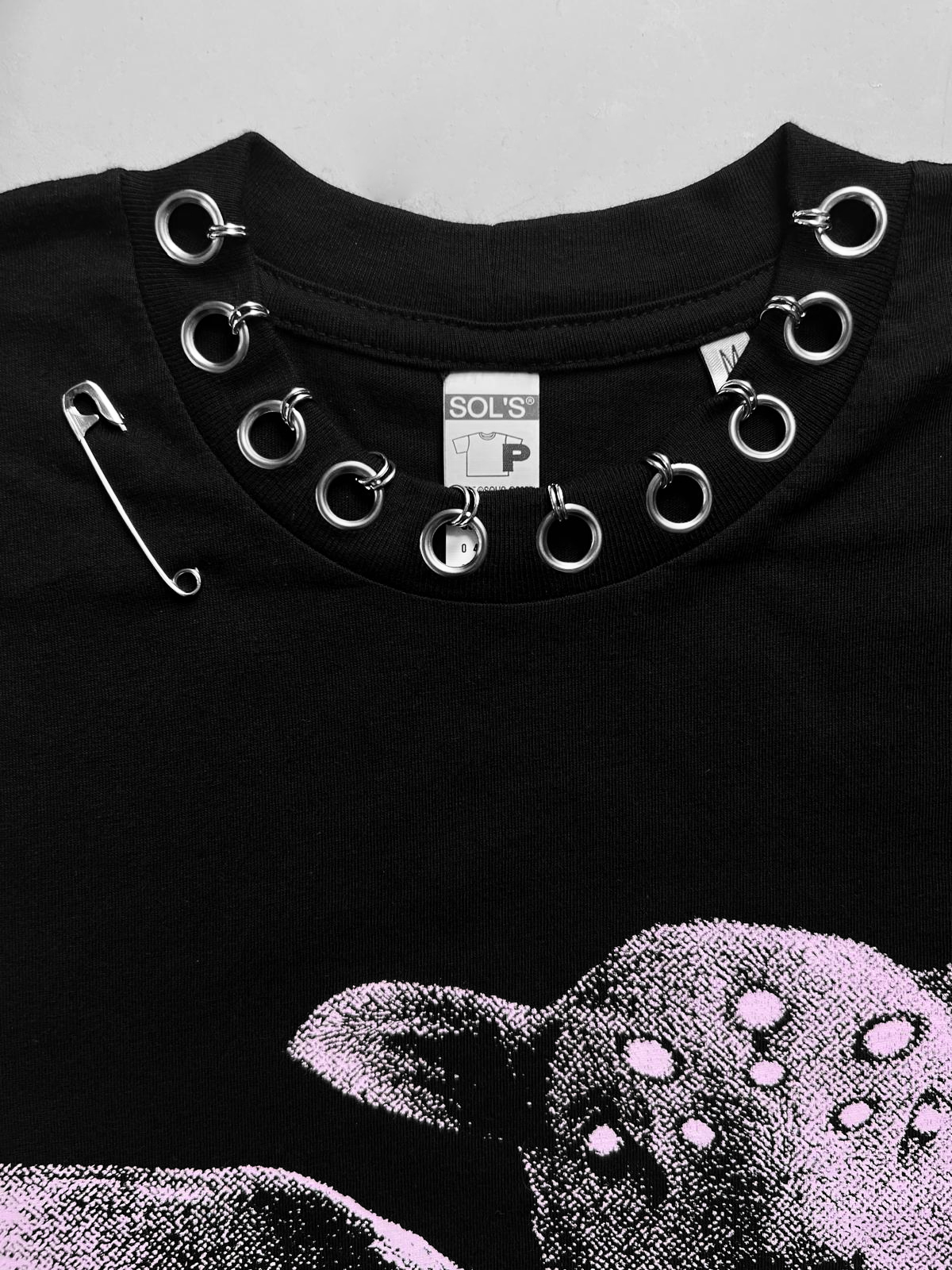 1/1 PIERCED RUNT BABY TEE - M