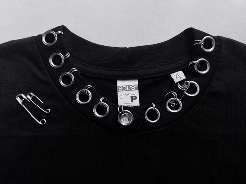 1/1 PIERCED FLAIL TEE - XL & L
